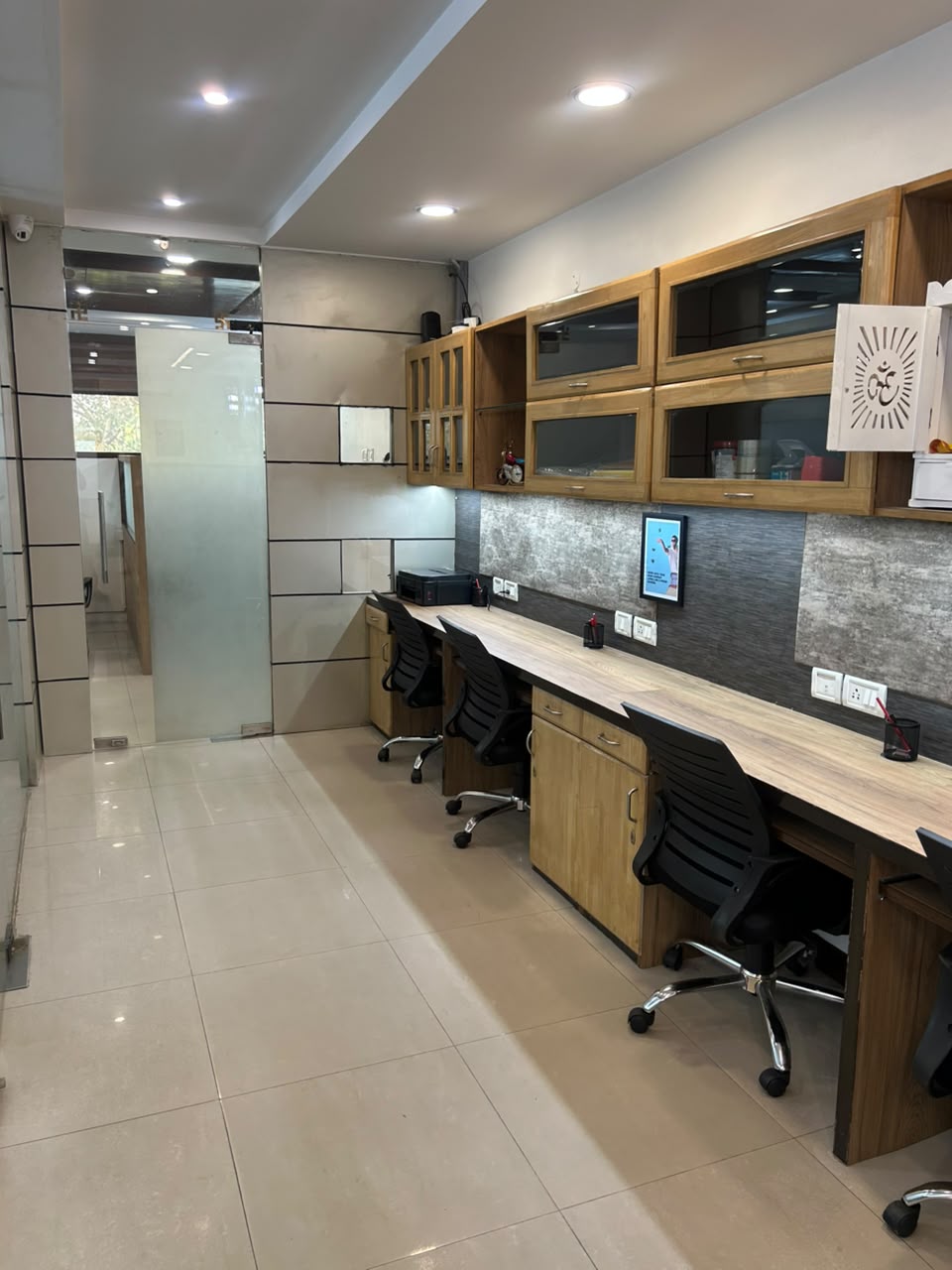 Globe Grad Office 5