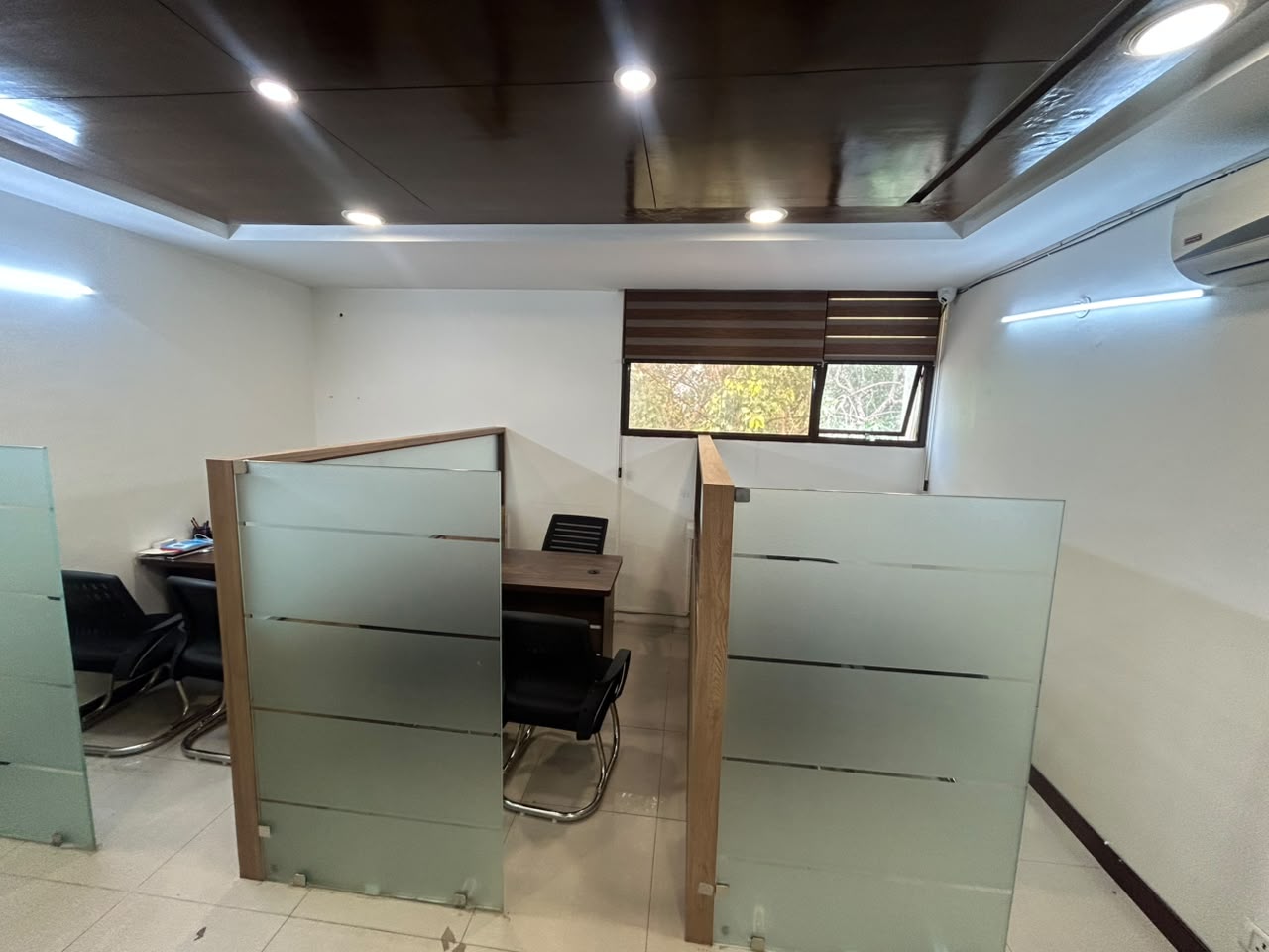 Globe Grad Office 6
