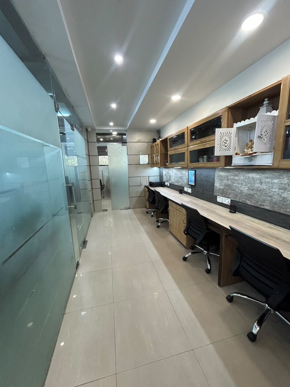 Globe Grad Office 7