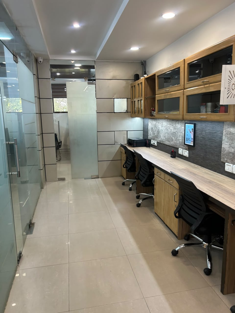 Globe Grad Office 9